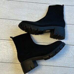 Forever 21 black boots stretchy body chunky sole 8 EUC